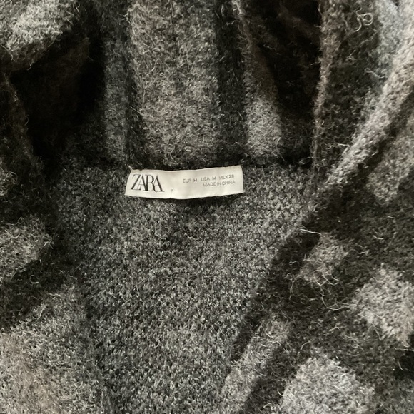 ZARA Gray and Black Plaid Very Thick Cardigan Coat size Medium - Picture 4 of 6